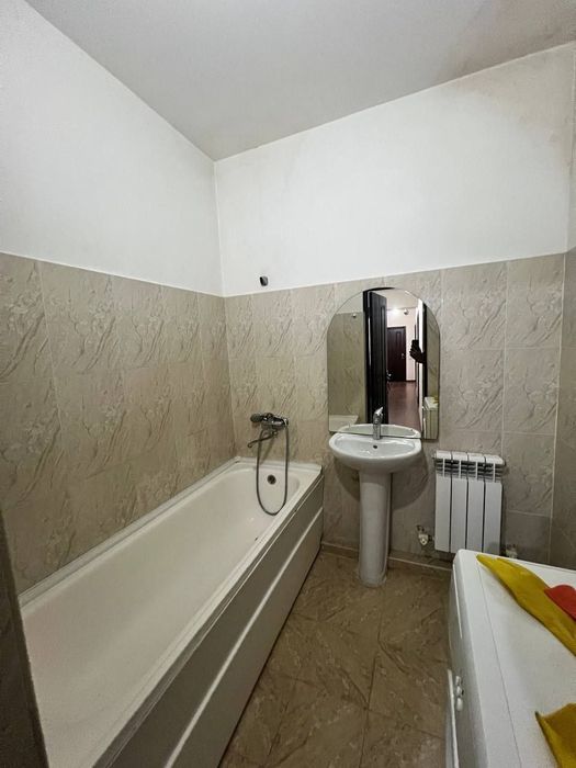 Sotiladi srochni 3 xona