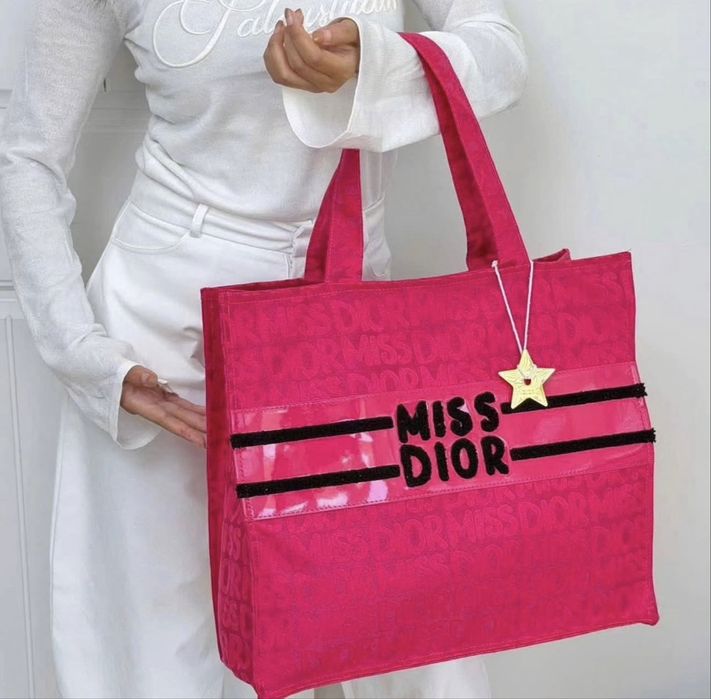 В наличии! Косметички Dior