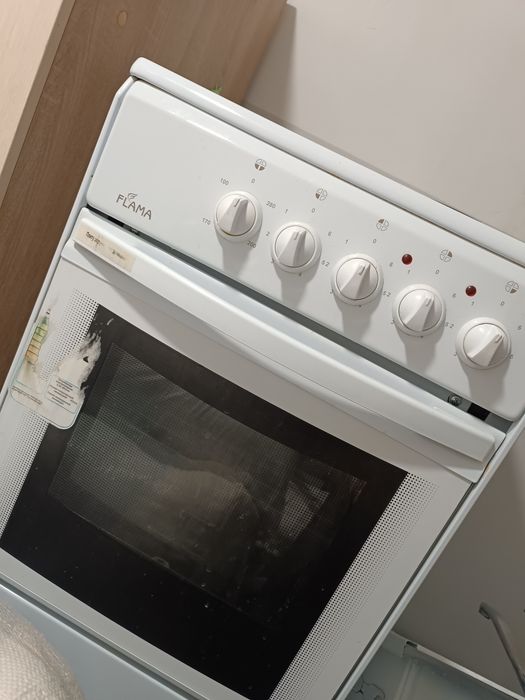 Продам плиту  электрическую. 30тысяч
