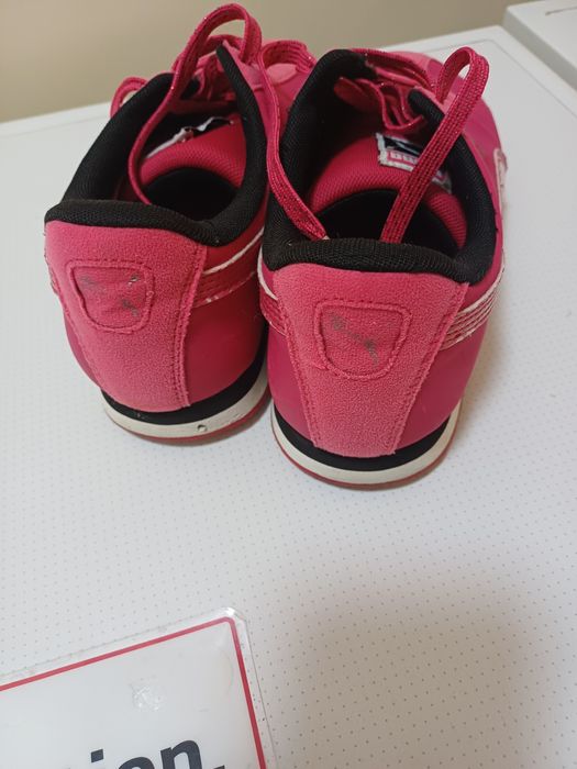 Много запазени маратонки