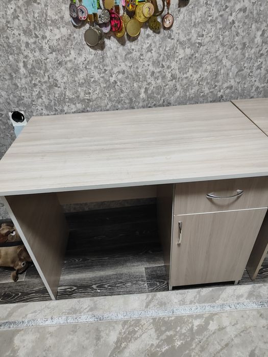 Стол детский письменный