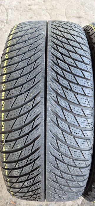 4 anvelope iarna Michelin,235/45/19.Pretul este pe bucata.