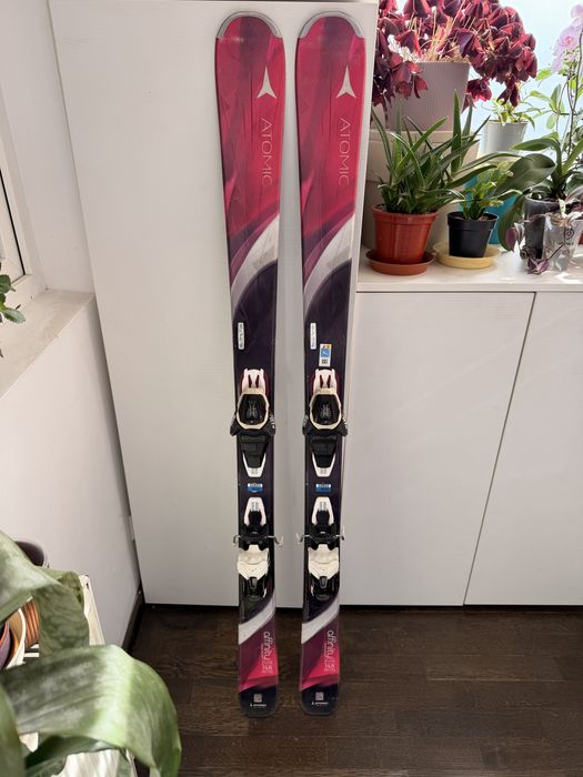 Schiuri damă Atomic Affinity Pure 148 cm + legături + bețe
