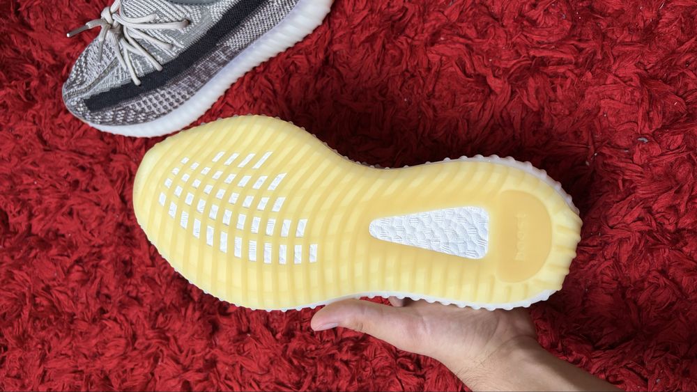 Adidasi Yeezy 350 Gri Noi