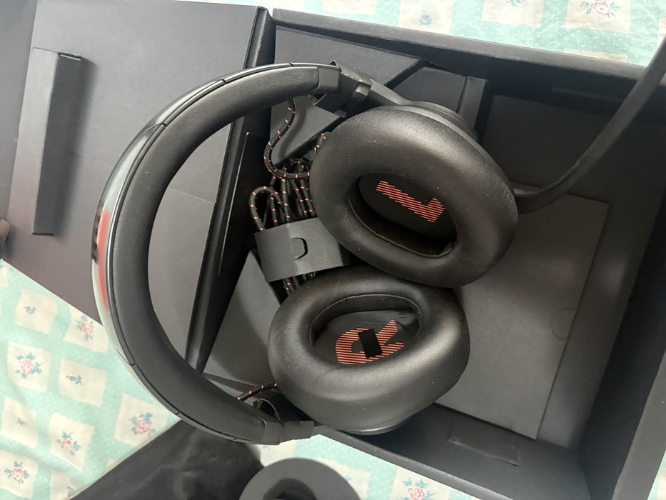 Casti wirelles jbl quantum 610
