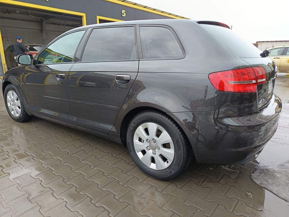 Vând Audi A3 1.6