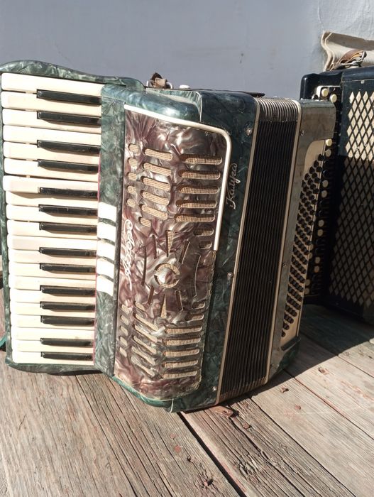 Продам аккордеон и баян
