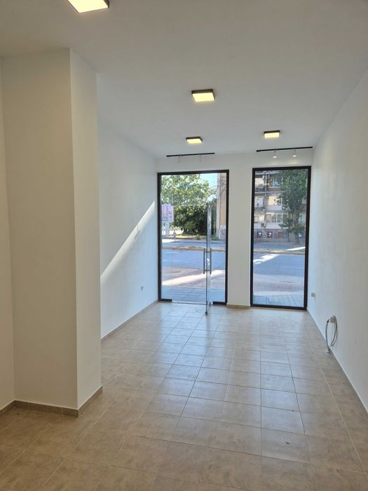 Дава се под наем Офис в Пловдив, Център - 30 кв.м за 433.5 € - Снимка #1