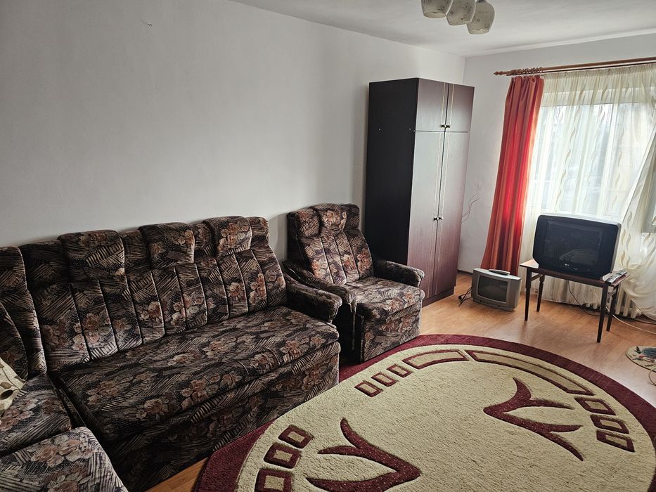 Apartament 2 camere decomandat de închiriat