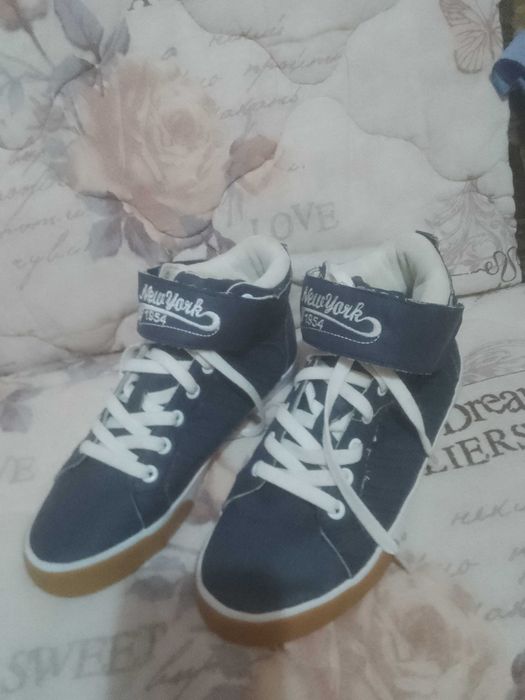 Високи фирмени маратонки