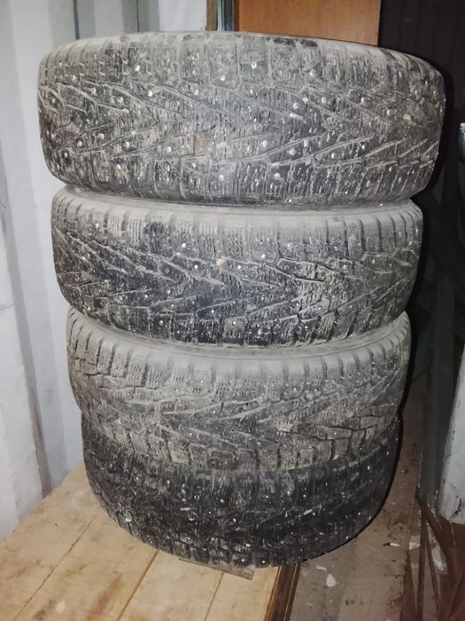 Продам шыны 215/70  R16