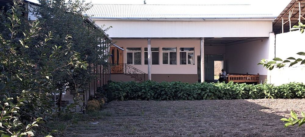 Hovli sotiladi 10 sotix