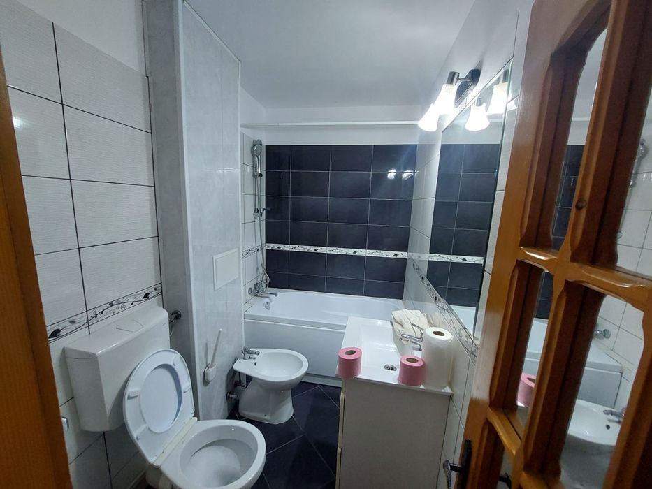 Închiriez apartament 3 camere