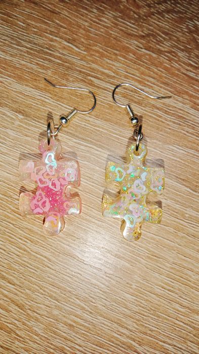 Продам брелки,серьги,кулон