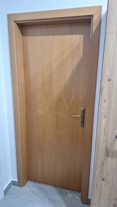 Масивна интериорна врата