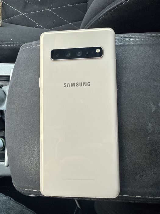 Samsung s10 телефон