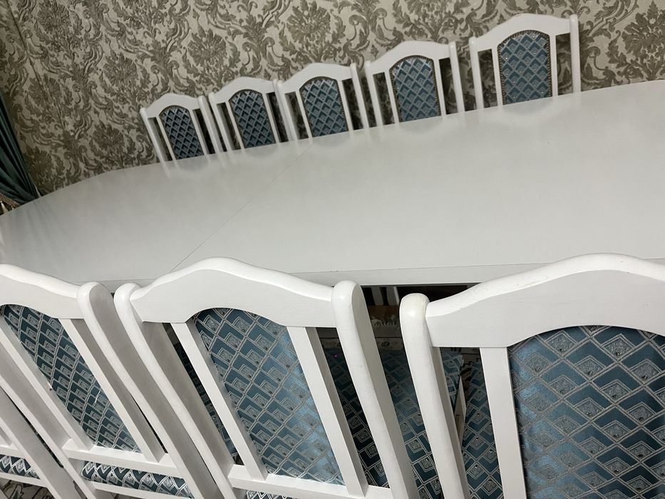 Стол для гостинной