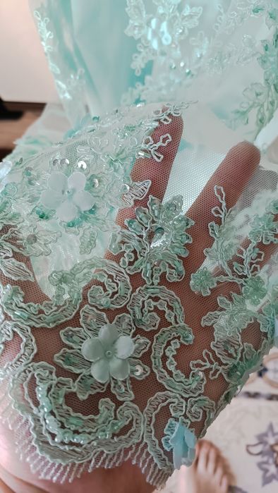 Платье с вышивкой на девочку