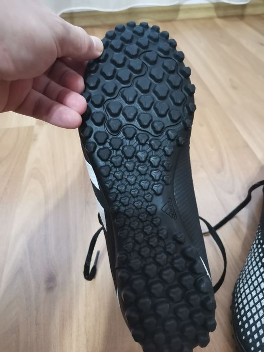 Adidas Predator numărul 42