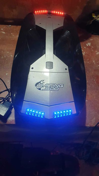 Лодка за захранване на риба