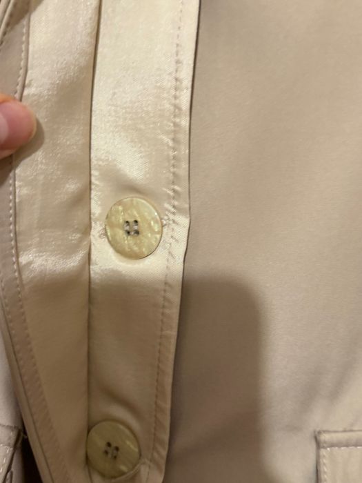 Продавам бежов дамски тренчкот от Wagon.