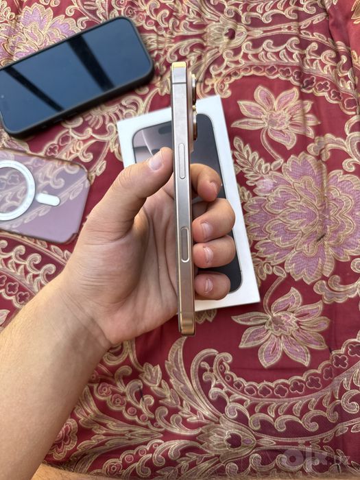 Iphone 16 pro gold