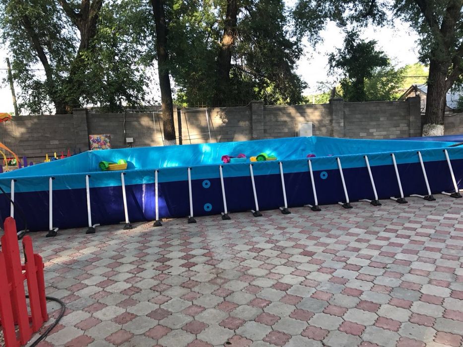 Бассейн во дворе дома