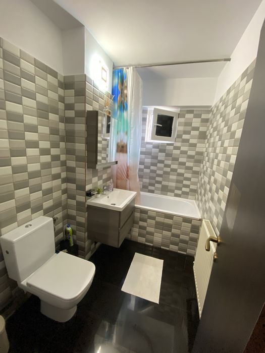 Inchiriez apartament