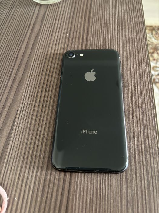 Продам I Phone 8