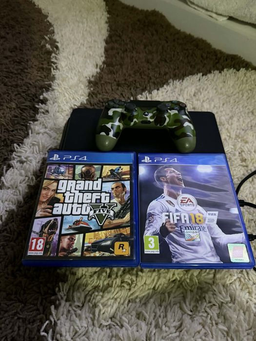 Vand ps4 slim ca o maneta si ca doua jocuri 800 lei