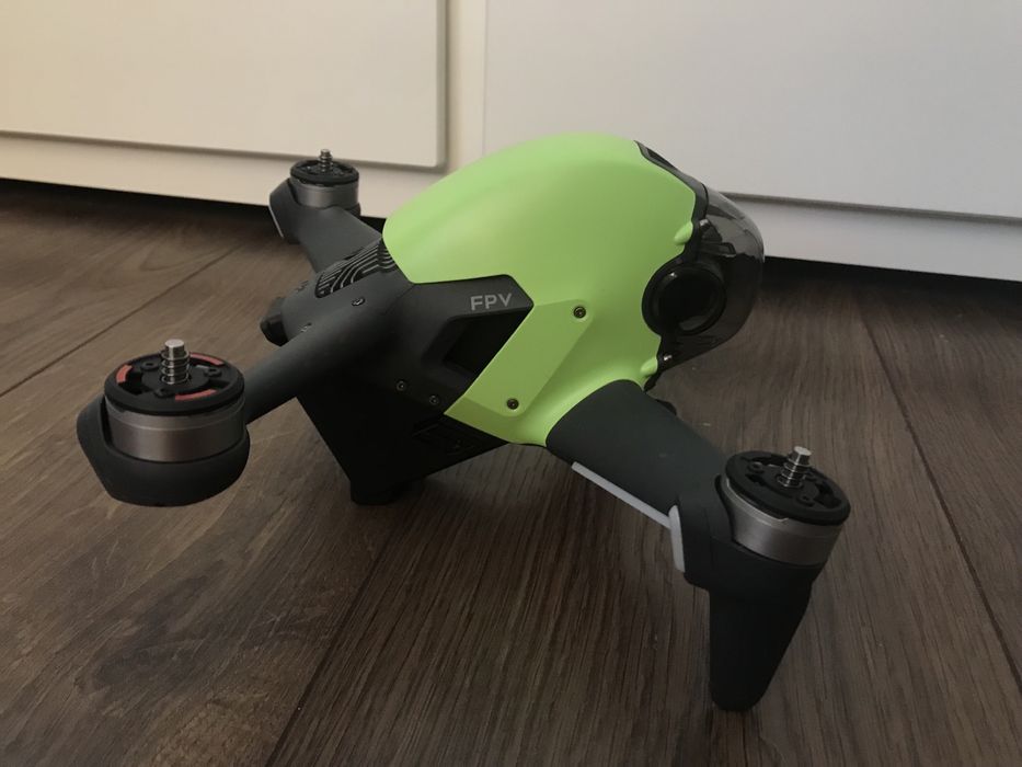 Дрон DJI FPV -само тяло+зарядно+перки и кутия!!!