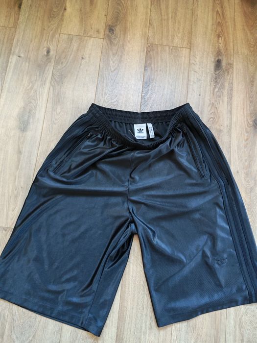 Pantaloni scurți Adidas Originals Firebird Satin / Jorts negri - Mărimea M