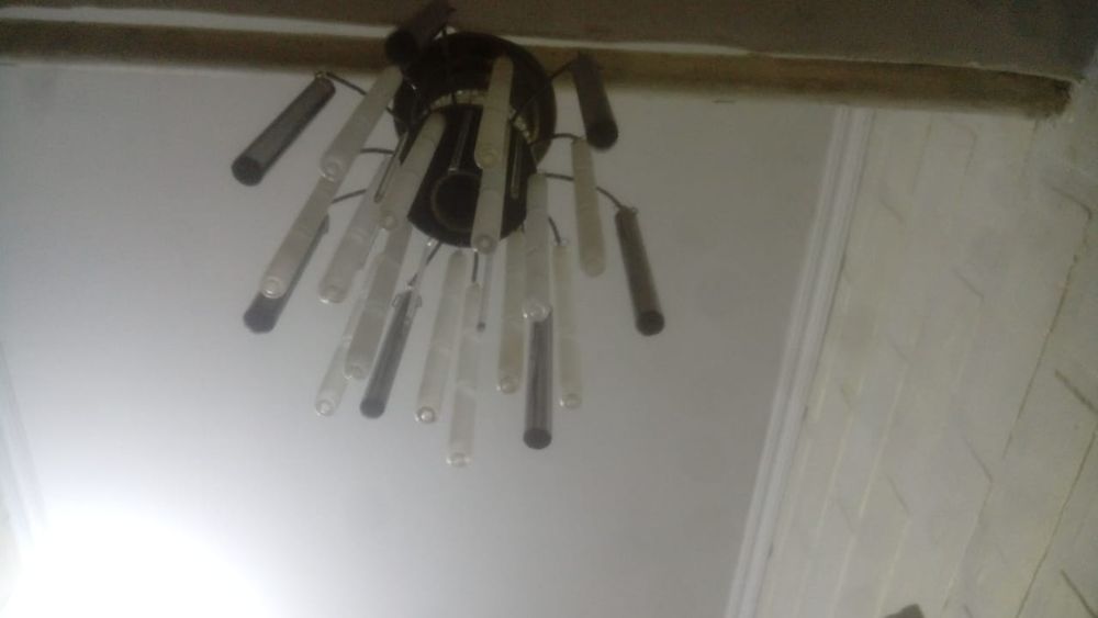 Продам люстру в отличном состоянии