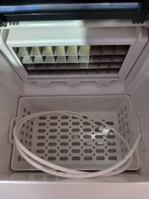 Aparat de facut cuburi de gheata