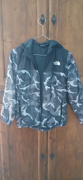 Geaca adolescenti 13-14 ani(L)fara defecte sau urme de uzura.