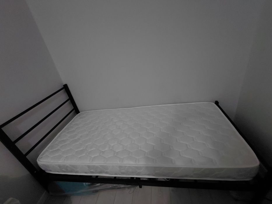 Продам кровать новую с матрасом