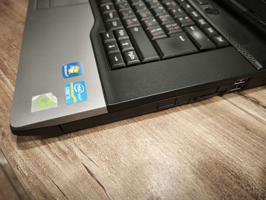 Лаптоп Fujitsu LifeBook E752 повреден, за части