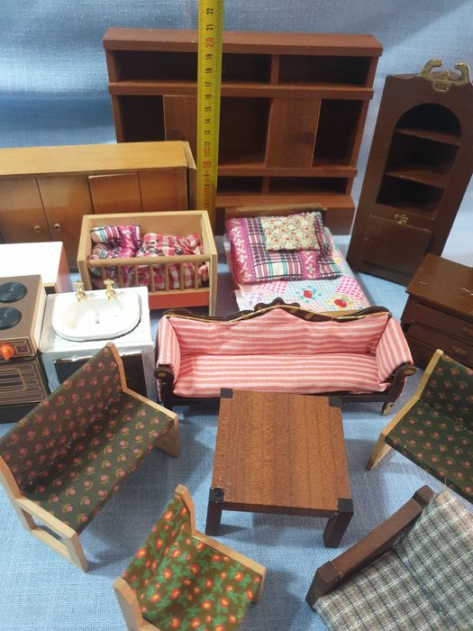 Дървени ръчноизработени мебели за кукли - 25 броя
