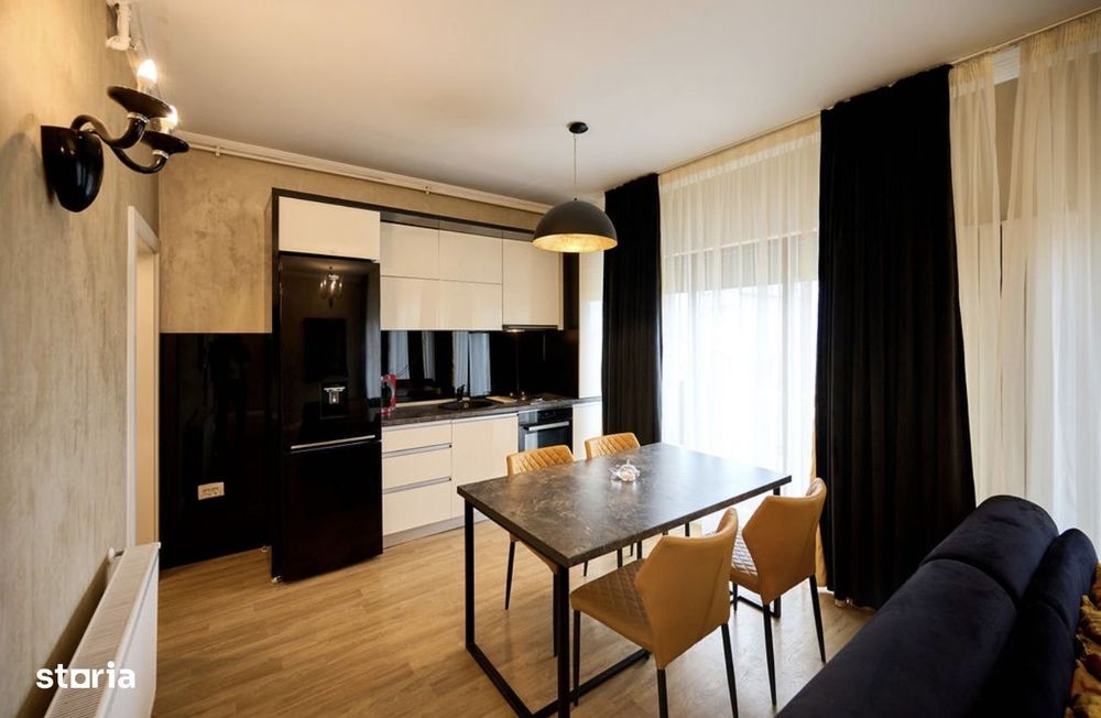 Penthouse cu 3 camere, balcon și garaj, central