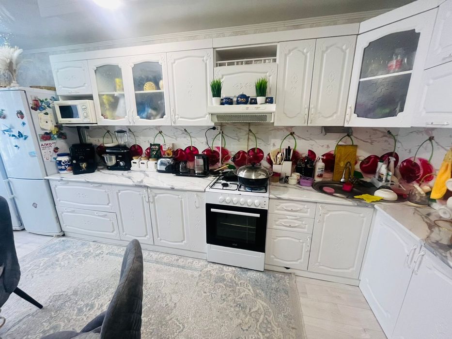 Срочно кухонные гарнитур