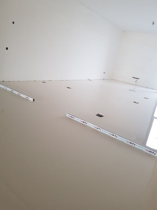 Nalivnoy pol. Laminant, tarket, kavralon