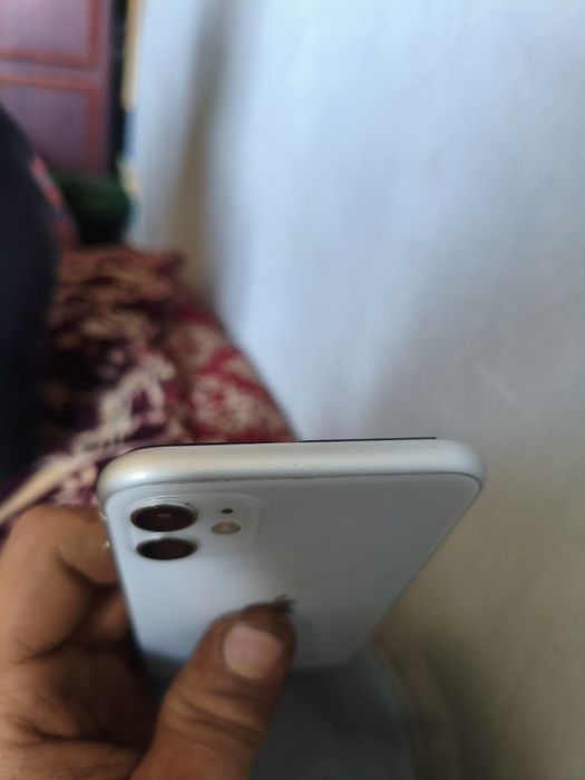 iPhone 11. 128 ГБ 79 yomkst tel rardnoy ochilmagan karopka dakumet yoq