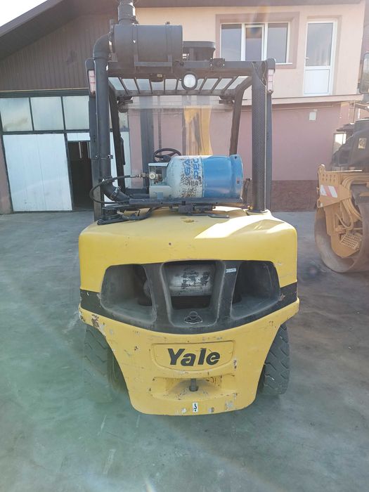 Motostivuitoare Cat si Yale