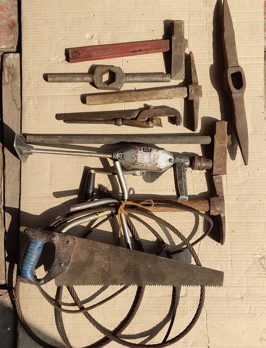 Продам Кирку, ножовки.