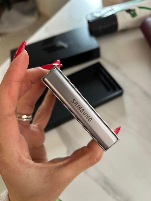 Galaxy ZFlip 6- нов с гаранция