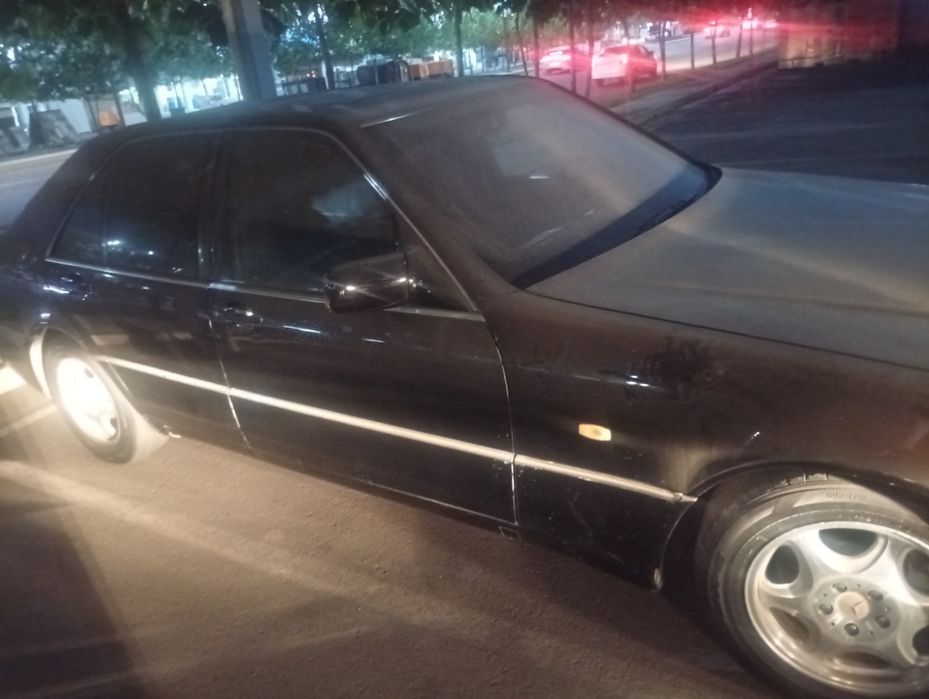 Mercedes W140 black