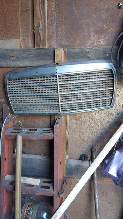 Продам решетку на Мерседес 126