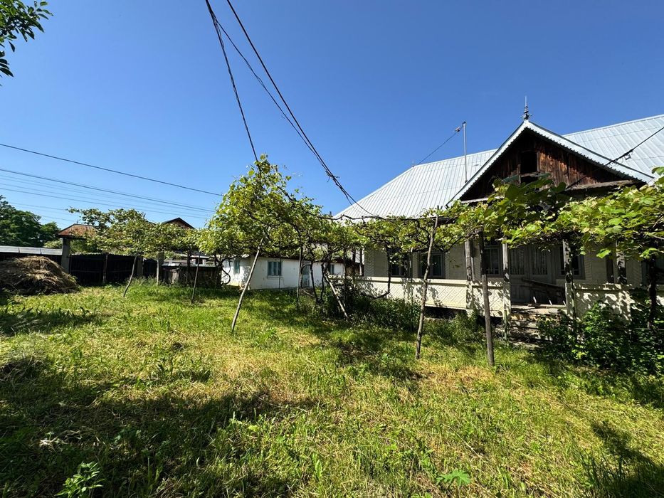 Casa batraneasca cu teren intravilan – Comuna Raucesti, Neamt