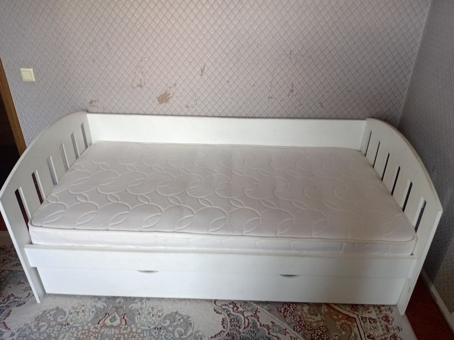 Срочно продам детскую кровать.