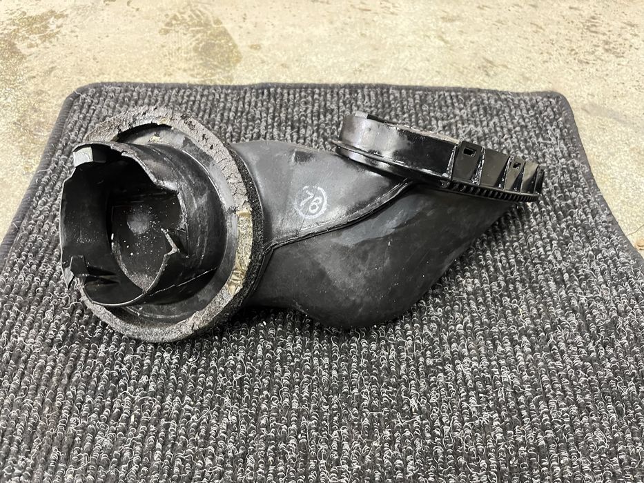 Продам дифлектор воздухавода BMW е39 бмв е39